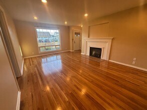 368 S 6th St in Independence, OR - Building Photo - Building Photo