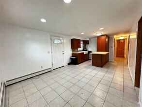 457 Clocks Blvd in Massapequa, NY - Building Photo - Building Photo