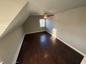 560 Muncey Rd, Unit 2 in West Islip, NY - Building Photo - Building Photo