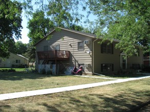 909 College St in Springfield, SD - Building Photo - Building Photo