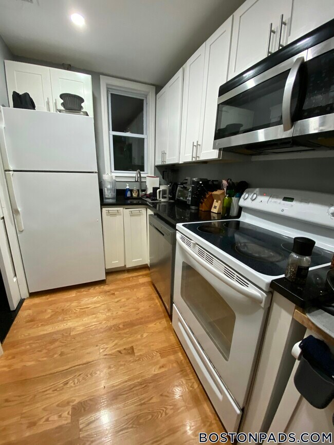 146 Hillside St in Boston, MA - Building Photo - Building Photo