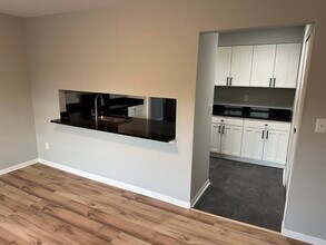 31120 Hunters Dr, Unit uppr in Farmington Hills, MI - Foto de edificio - Building Photo