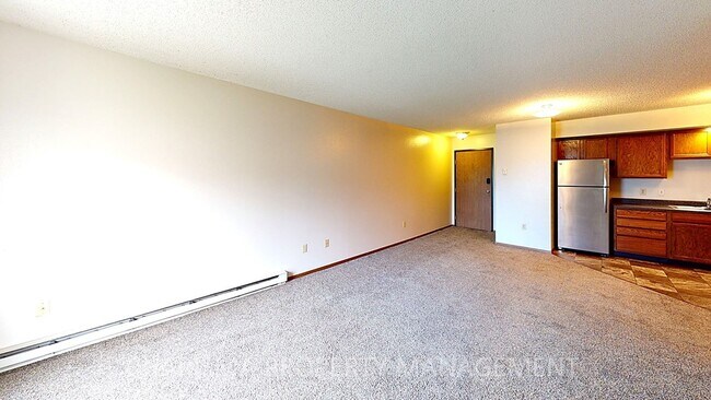 1020 Southland Ln in Brookings, SD - Building Photo - Building Photo