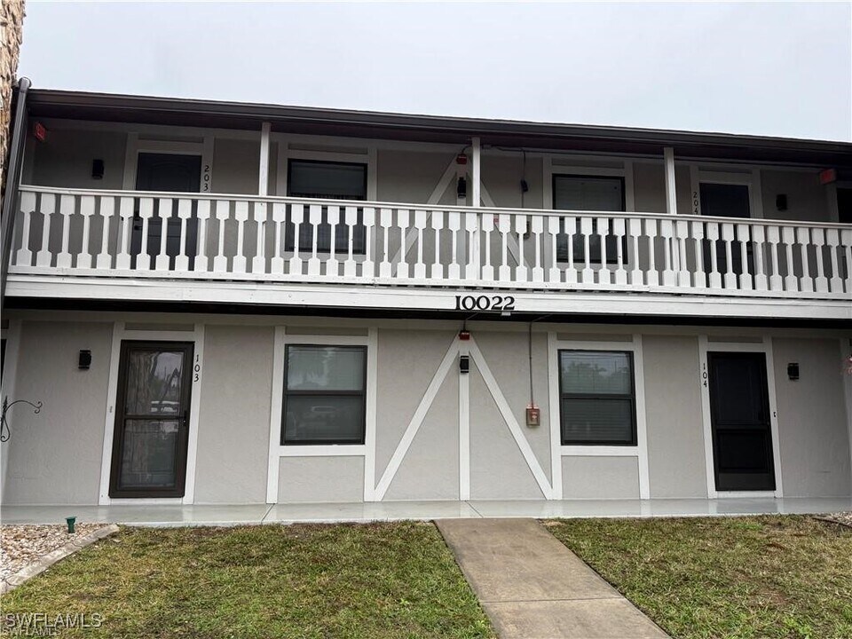 10022 Oxfordshire Ln SW in Ft. Myers, FL - Building Photo