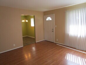 25606 Hanover St in Dearborn Heights, MI - Building Photo - Building Photo