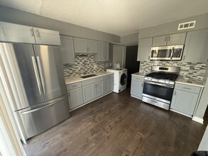 185 Rita Ct in Bartlett, IL - Building Photo - Building Photo