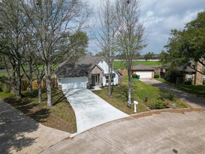 13 Clover Bend St in La Marque, TX - Building Photo - Building Photo