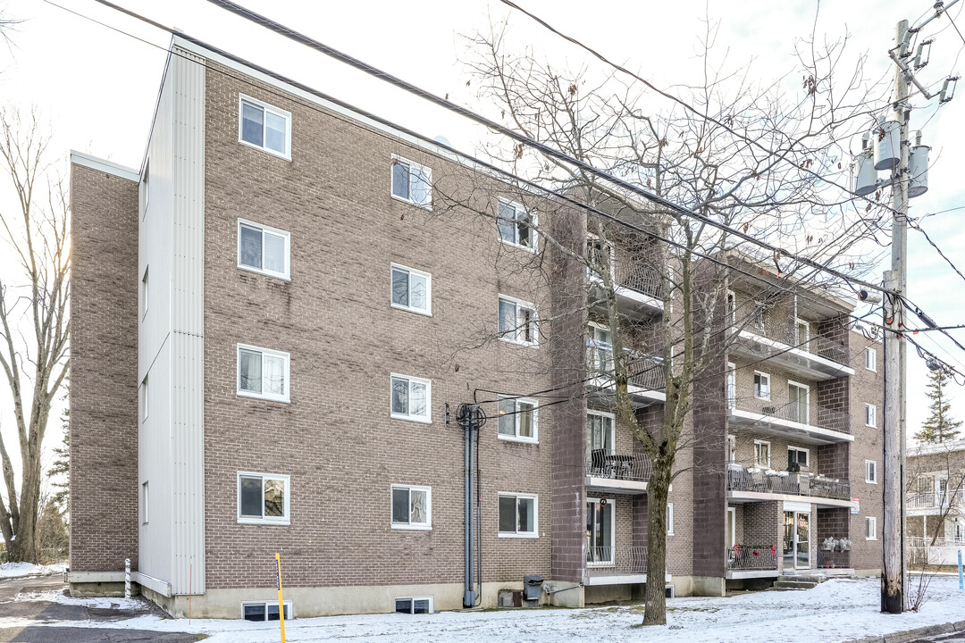 76 Du Collège Av in Québec, QC - Building Photo