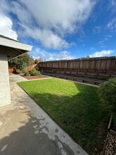 1131 Nez Perce Dr in Hollister, CA - Building Photo - Building Photo
