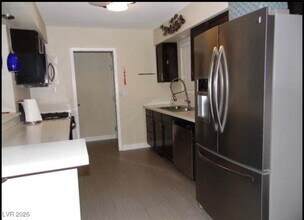 132 Shadow Ln in Las Vegas, NV - Building Photo - Building Photo
