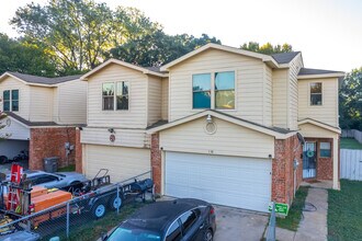 144 Creek Cove Dr in Dallas, TX - Building Photo - Building Photo