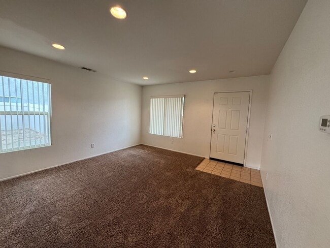 16077 White Mountain Pl in Victorville, CA - Building Photo - Building Photo