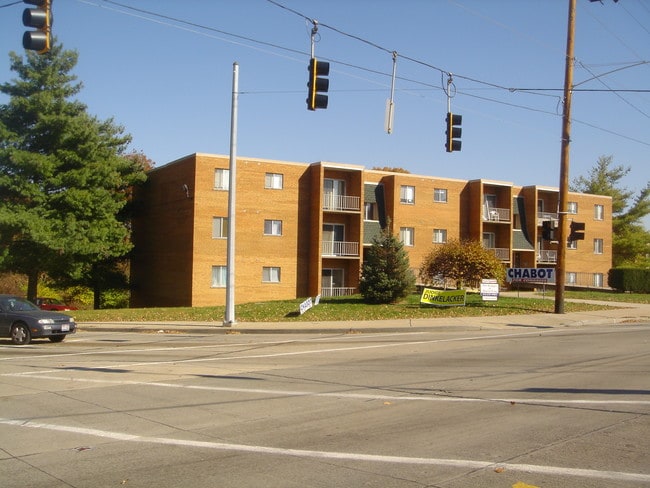 The Bridges At Queen City in Cincinnati, OH - Foto de edificio - Building Photo