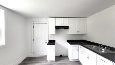 3185 Flat Creek Rd in Lancaster, SC - Foto de edificio - Building Photo