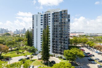 Bonavida Condominiums in Aventura, FL - Building Photo - Building Photo