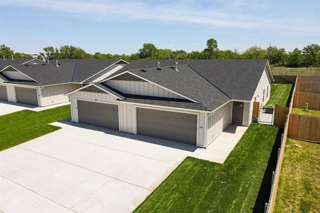 property at 514-514 W 50th Ct S