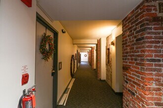 136 N Bread St in Philadelphia, PA - Building Photo - Building Photo