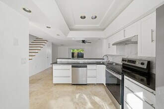 8313 SW 137th Ave in Miami, FL - Foto de edificio - Building Photo