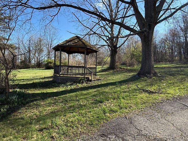 731 Williams Ct in Glen Rock, PA - Building Photo - Building Photo