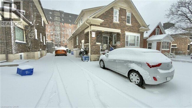 16 Marshall St in Waterloo, ON - Building Photo - Building Photo