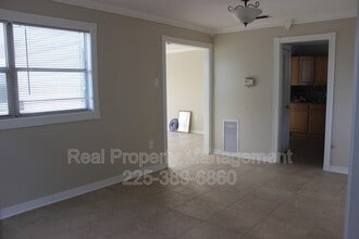 2156 Seracedar St in Baton Rouge, LA - Building Photo - Building Photo