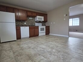 5526 Humbert Rd in Alton, IL - Building Photo