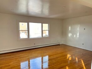 284 Washington St, Unit 284 in Fairview, NJ - Building Photo - Building Photo