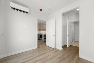 699 N May St in Chicago, IL - Building Photo - Building Photo