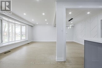 70 Moraine Hill Dr in Toronto, ON - Building Photo - Building Photo