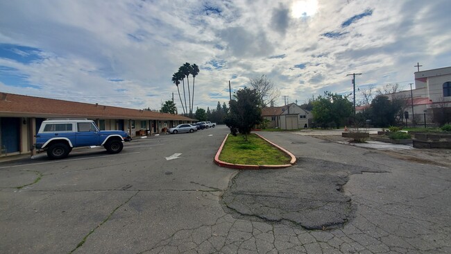 9509 Folsom Blvd in Sacramento, CA - Foto de edificio - Primary Photo