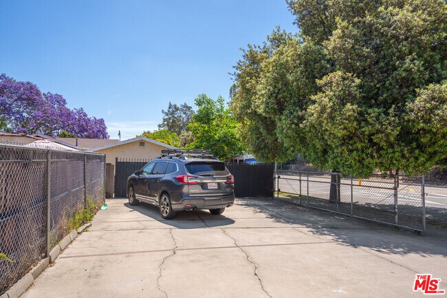 1361 Riverside Dr in Los Angeles, CA - Building Photo - Building Photo