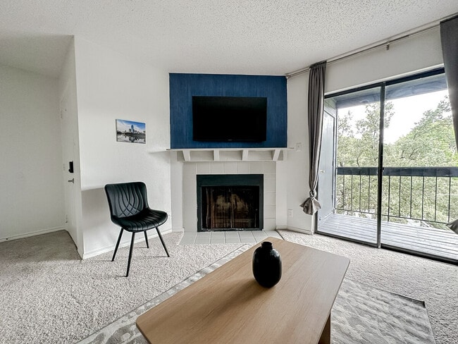 1030 1/2 Clayton Ln in Austin, TX - Building Photo - Building Photo