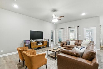 1629 Town Creek Cir in Weatherford, TX - Building Photo - Building Photo