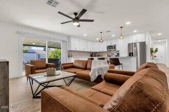 2452 E Manhatton Dr in Tempe, AZ - Building Photo - Building Photo