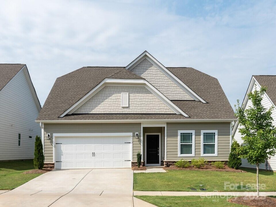 4512 Grove Manor Dr in Waxhaw, NC - Foto de edificio