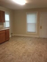 2453 Cecil Ave in Knoxville, TN - Foto de edificio - Building Photo