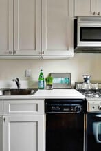 331 E 9th St in New York, NY - Building Photo - Building Photo