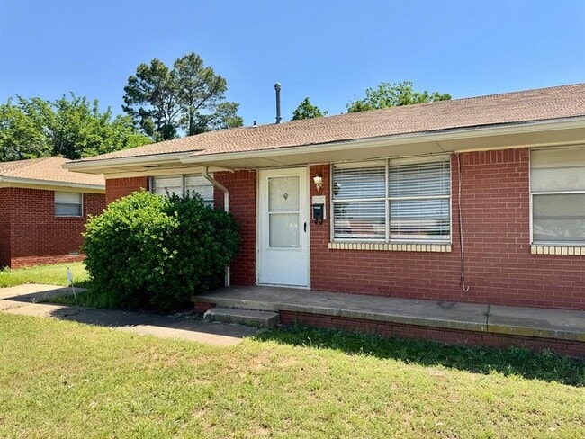 property at 1002 E Wayne St