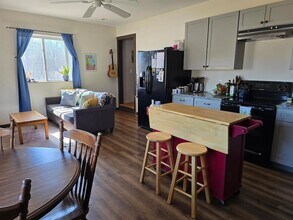 352 Packers Falls Rd in Durham, NH - Foto de edificio - Building Photo