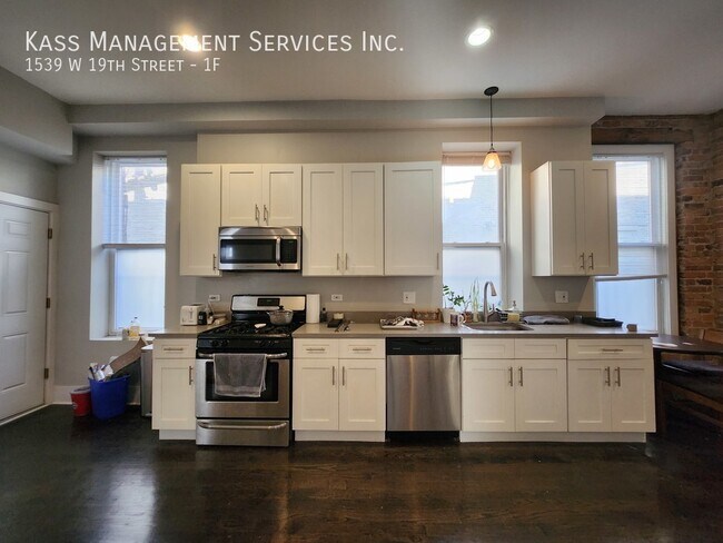 property at 1539 W 19th St