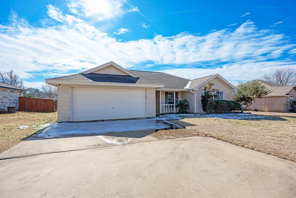 1105 E Johnson St in Burnet, TX - Building Photo