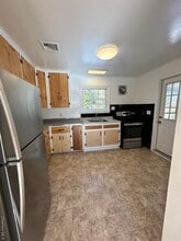 5 Pine St in Hampton Bays, NY - Building Photo - Building Photo