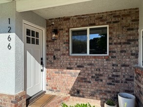 1266 W J St in Oakdale, CA - Building Photo - Building Photo