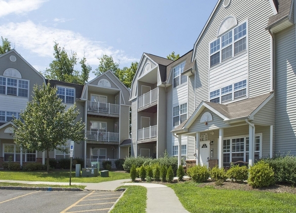 Canfield Mews in Randolph, NJ - Building Photo