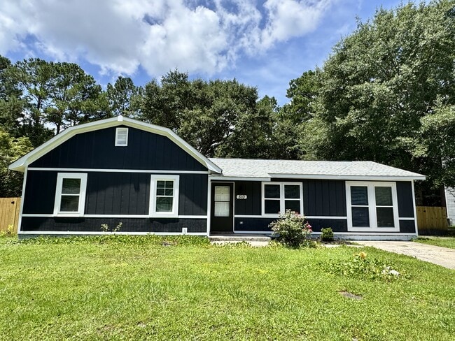 property at 510 Redwood Pl