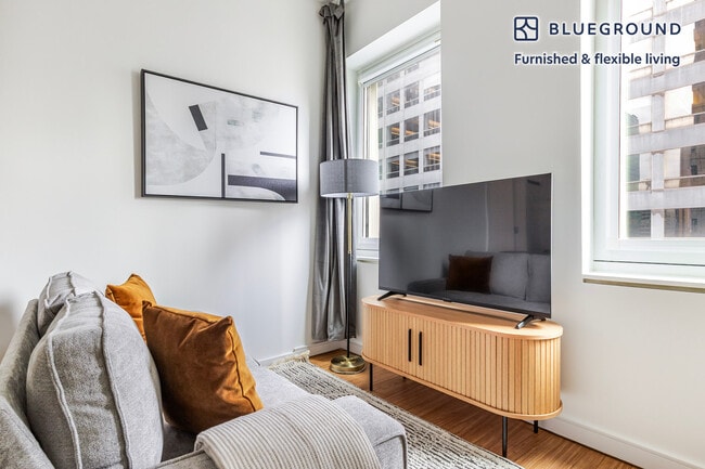 70 W 45th St in New York, NY - Foto de edificio - Building Photo