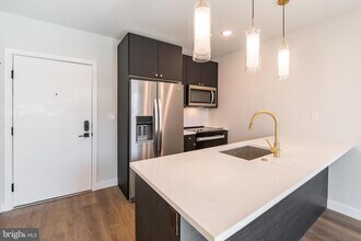 1102 Germantown Ave in Philadelphia, PA - Building Photo - Building Photo