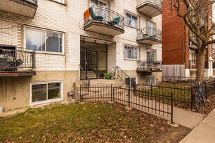 2955 Laurier Av E in Montréal, QC - Building Photo