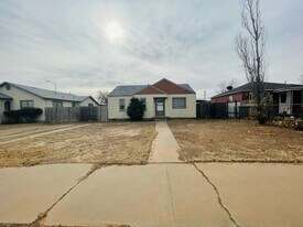 1002 W Deming St in Roswell, NM - Building Photo