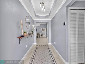 14304 S Royal Cove Cir in Davie, FL - Building Photo - Building Photo